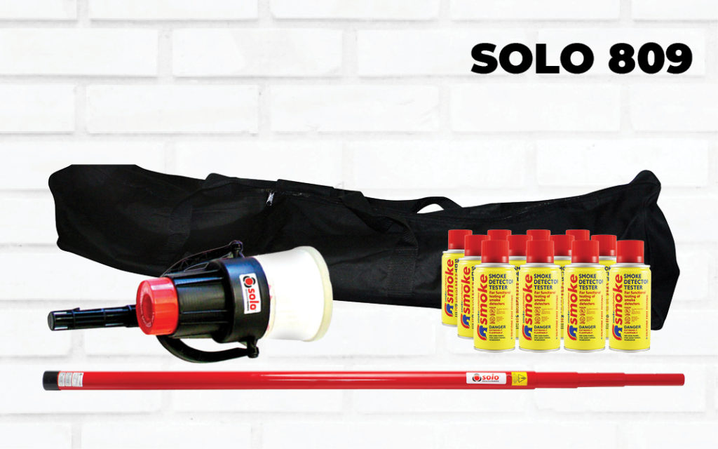 SOLO 809 Smoke Starter Kit - 20ft which includes 1 Solo 100 15ft Access Pole, 1 Solo 330 Dispenser, 12 Smoke Centurion Aerosols, and 1 Solo 604 Carrying Bag